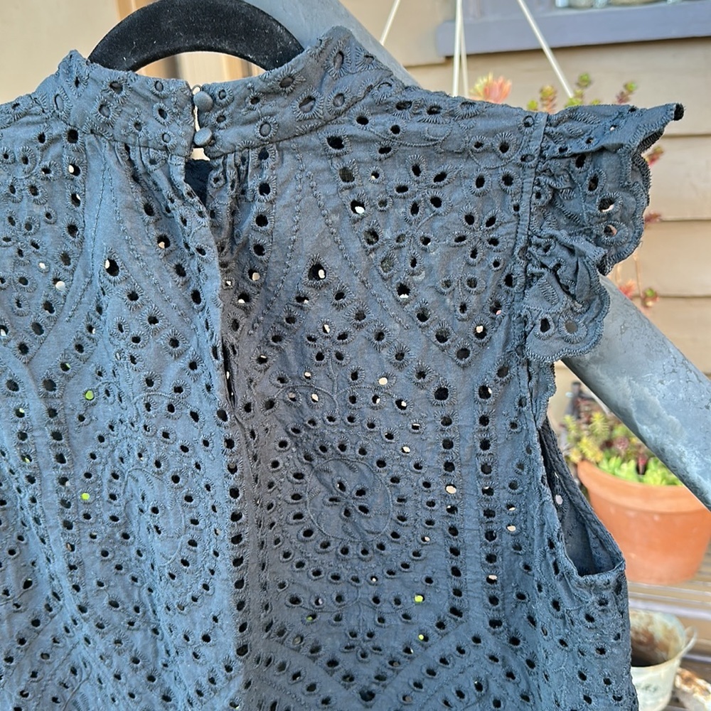 L Tall Banana Republic sweet eyelet muscle top w little flare sleeves, in black - Picture 7 of 12